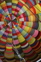 kleurrijke hete luchtballon foto