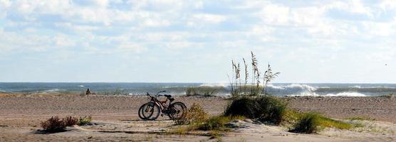 panoramisch uitzicht op een strand foto