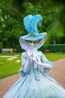 vrouw in een Venetiaanse masker en een mooi carnaval jurk foto