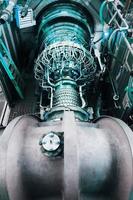 de turbine lichaam met een turbocompressor en een brandstof levering systeem naar de verbranding kamer van de macht fabriek. foto