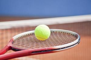 tennis racket, klei rechtbank, wta tour, rolland garros foto