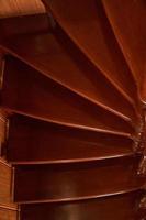 houten trap stappen, abstract visie van bovenstaande. foto