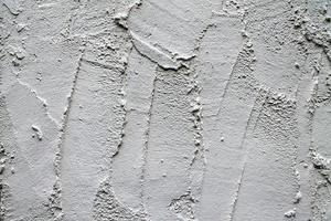 gedetailleerde weergave op oude betonnen muren met scheuren en veel structuur in hoge resolutie foto