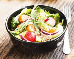tonijnsalade met groenten foto