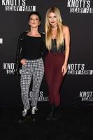 los angeles, 30 sep - shenae grimes, annalynne mccord op de 2016 knott's scary farm op knott's berry farm op 30 september 2016 in buena park, ca foto