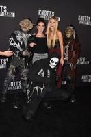 los angeles, 30 sep - shenae grimes, annalynne mccord op de 2016 knott's scary farm op knott's berry farm op 30 september 2016 in buena park, ca foto