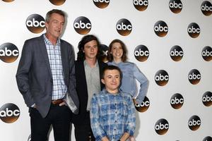 los angeles - aug 6 neil vlieg, Charlie mcdermott, zolder scheerder, Eden sher Bij de abc tca zomer 2017 partij Bij de Beverly hilton hotel Aan augustus 6, 2017 in Beverly heuvels, ca foto