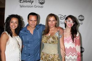 los angeles - jul 27 - maurice bernard, familie arriveert Bij de abc tca partij zomer 2012 Bij Beverly hilton hotel Aan juli 27, 2012 in Beverly heuvels, ca foto