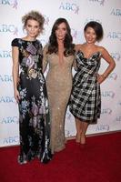 los angeles - nov 22 - annalynne mccord, Carlton gebbia, Nicky whelan Bij de abc 25e jaar- praten van de stad- zwart stropdas gala Bij de Beverly hilton hotel Aan november 22, 2014 in Beverly heuvels, ca foto