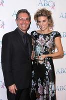 los angeles - nov 22 - dr. Anton bilchik, annalynne mccord Bij de abc 25e jaar- praten van de stad- zwart stropdas gala Bij de Beverly hilton hotel Aan november 22, 2014 in Beverly heuvels, ca foto