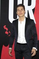 los angeles - apr 12 - nolan gerard funk Bij de blumhouse s waarheid of durven première Bij cinerama koepel Aan april 12, 2018 in los engelen, ca foto