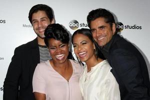 los angeles - mei 17 - josh pikken, Kelly jennette, christina miliaan, John stamos Bij de abc Internationale vooraf 2015 Bij de Disney studio's Aan mei 17, 2015 in burbank, ca foto