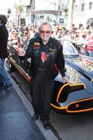 los angeles - apr 5 - George barris, batmobiel Bij de Adam west Hollywood wandelen van roem ster ceremonie Bij Hollywood straat. Aan april 5, 2012 in los engelen, ca foto