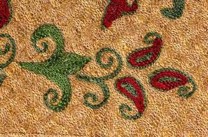 een detailopname schot van nationaal ornamenten en patronen van centraal Azië Aan een stuk van kleding stof foto
