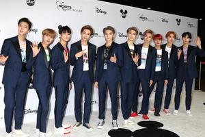 los angeles - okt 6 nct 127 Bij de mickey s 90ste spectaculair tapen Bij de altaar auditorium Aan oktober 6, 2018 in los engelen, ca foto