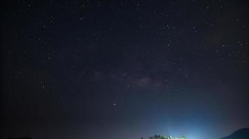 sterren aan de nachtelijke hemel foto