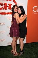 los angeles - apr 10 - ariel winter, shanelle werkman arriveert Bij de trainer s 3e jaar- avond van cocktails en boodschappen doen Bij de slecht robot Aan april 10, 2013 in de kerstman monica, ca foto