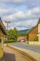 typisch straat in wernigerode Bij harz nationaal park brocken berg. foto