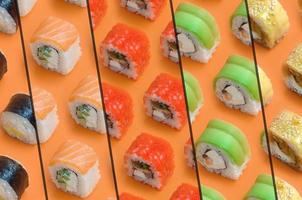 collage met verschillend types van Aziatisch sushi broodjes Aan oranje achtergrond. minimalisme top visie vlak leggen patroon met Japans voedsel foto