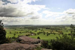 een visie van de shropshire platteland in de buurt grinshill foto