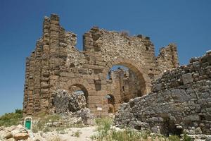 basiliek van aspendos oude stad in antalya, turkiye foto