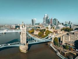 antenne panoramisch stadsgezicht visie van Londen en de rivier- Theems foto