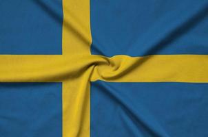 Zweden vlag is afgebeeld Aan een sport- kleding kleding stof met veel vouwen. sport team banier foto