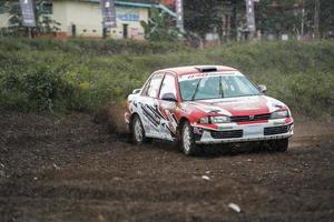 yogakarta, Indonesië - oktober 16, 2022 - racers concurreren in de koning kop sprint rally joggen foto