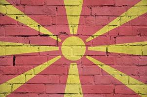 Macedonië vlag is geschilderd op een oud steen muur foto