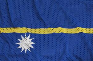 nauru vlag gedrukt Aan een polyester nylon- sportkleding maas kleding stof w foto