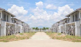 bouw woon- nieuw huis met prefabricage systeem in vooruitgang Bij gebouw plaats foto