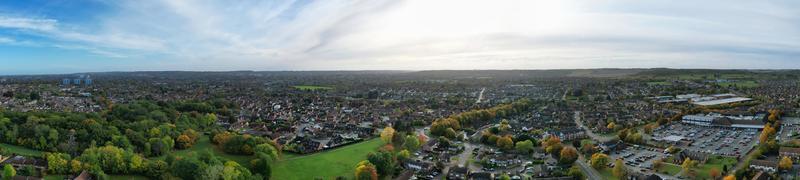 hoog hoek antenne visie van Brits stad Aan mooi dag van winter foto