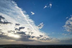 meest mooi wolken en lucht over- de Londen luton stad van Engeland uk foto