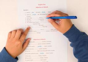 hand- Holding blauw pen foto