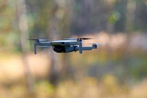 quadcopter drone in de lucht foto