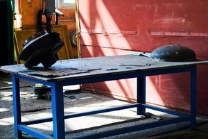 reparatie van de waaier voor een pomp met messen in de industrieel gebouwen van de winkel Bij een olie raffinaderij, chemisch, petrochemisch fabriek foto