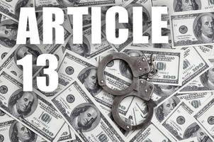 Politie handboeien en dollar rekeningen met artikel 13 opschrift foto