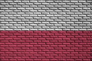 Polen vlag is geschilderd op een oud steen muur foto
