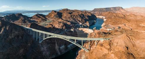 antenne visie van de hoover dam in Verenigde staten. foto