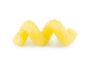 cellentani pasta Aan wit achtergrond foto
