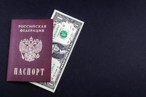 Russisch paspoort en geld foto