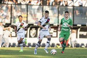 rio, Brazilië, juli 31, 2022, Gabriel pec speler in bij elkaar passen tussen vasco vs chapecoense door 22e ronde braziliaans kampioenschap b serie, in sao januari stadion foto