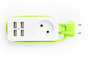 USB macht strip groen macht koord voor opladen gadgets en elektronisch apparaten. foto