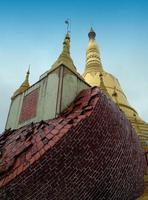 shwemawdaw pagode, gouden god tempel foto
