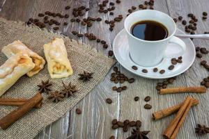 koffie met biscuits foto