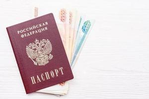 Russisch paspoort met geld foto