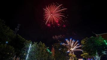 vuurwerk ceremonie in de tempel, Thailand foto