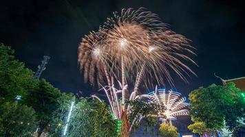 vuurwerk ceremonie in de tempel, Thailand foto