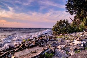 rotsachtige kust van Lake Michigan foto