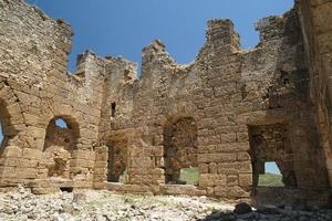 basiliek van aspendos oude stad in antalya, turkiye foto